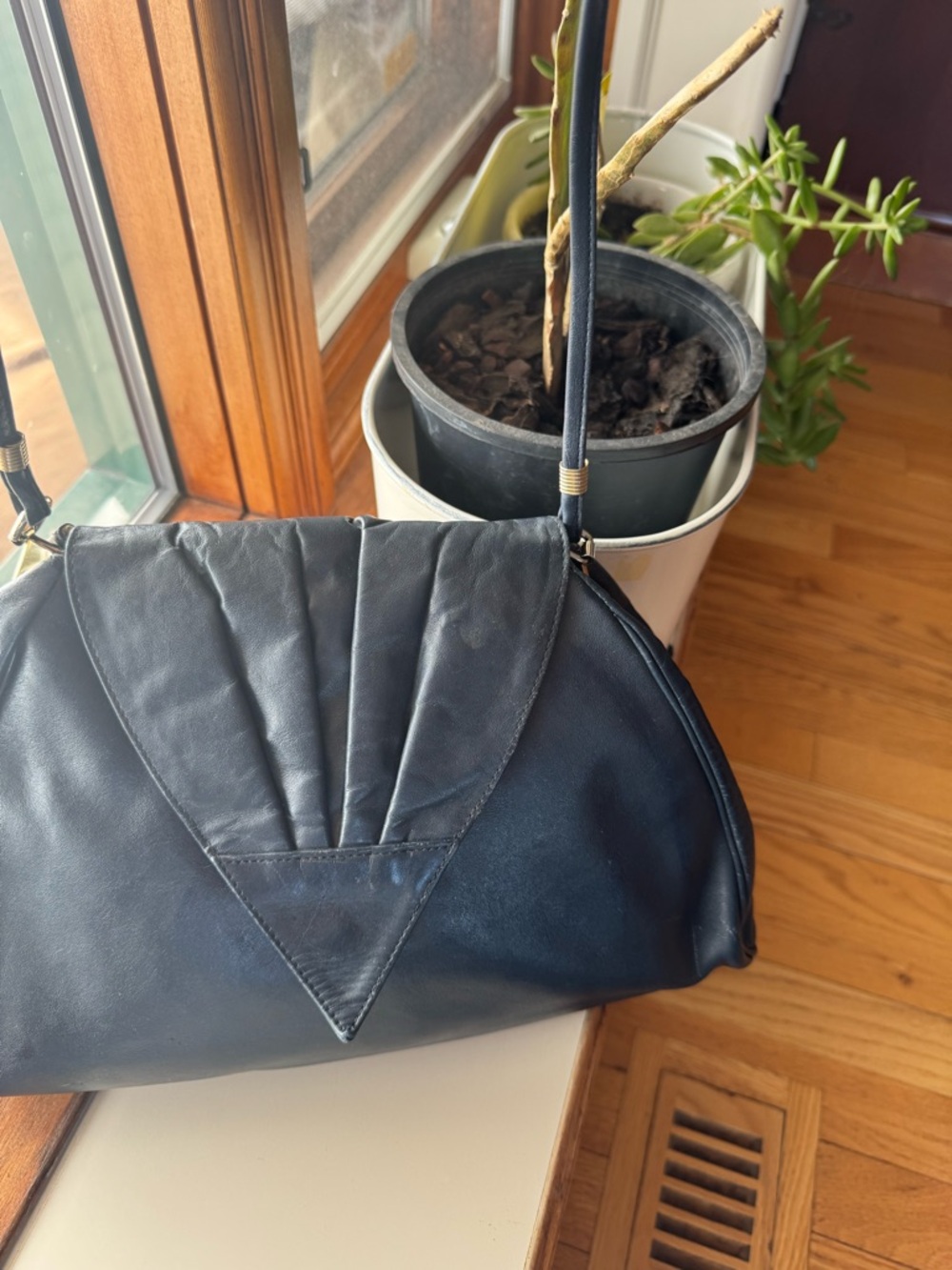 Vintage Canadian made Mimo Sacs Navy blue Leather Shoulder Bag